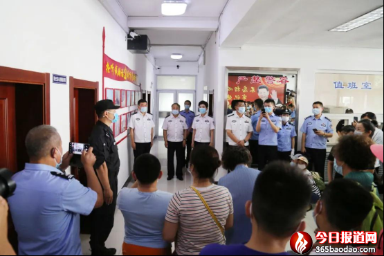 巡特警支隊(duì)組織開(kāi)展向人民報(bào)告暨警營(yíng)開(kāi)放日活動(dòng)86.png