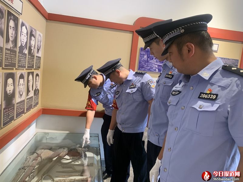 6參觀展覽物品.jpg