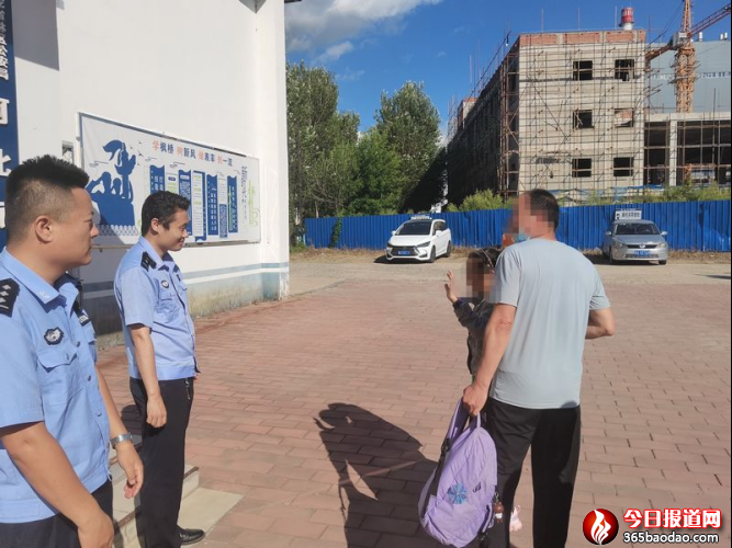 小女孩深夜無家可歸民警臨時當(dāng)“爹媽”998.png