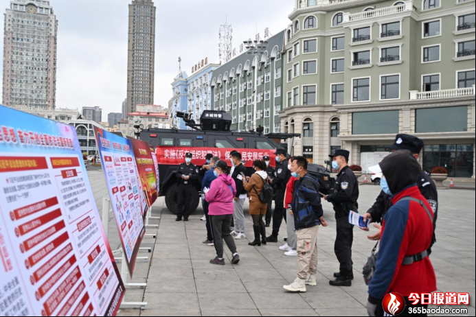 【能力作風(fēng)建設(shè)】普法宣傳進(jìn)萬家 全民學(xué)法掀熱潮1110.png