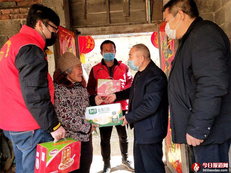 支援疫戰(zhàn)前線  救助老弱病殘  山東郯城個體戶朱時利1700箱八寶粥免費(fèi)送