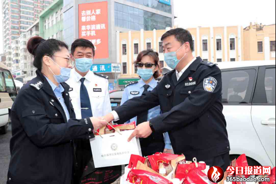 (定稿)滾滾熱血彰顯鐵警柔情——哈市公安機(jī)關(guān)組織開展無償獻(xiàn)血活動489.png