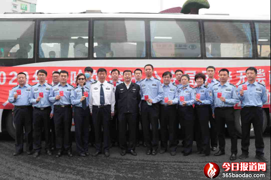 (定稿)滾滾熱血彰顯鐵警柔情——哈市公安機(jī)關(guān)組織開展無償獻(xiàn)血活動343.png