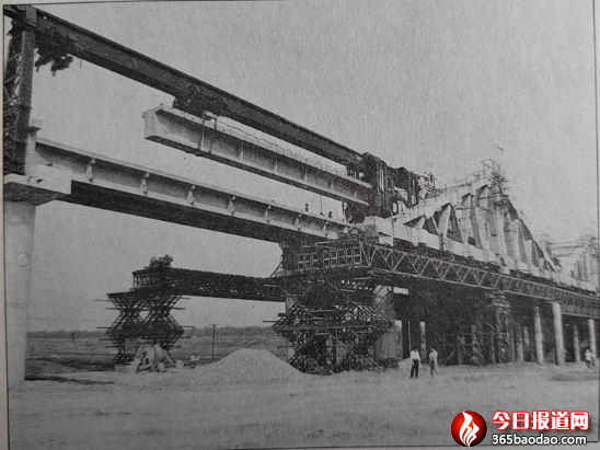 衛(wèi)運河橋上升起一顆耀眼的星1035.png