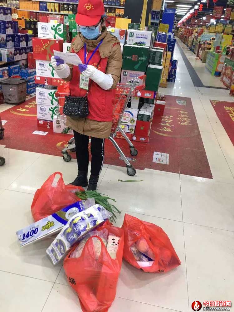 商場選購物資.jpg